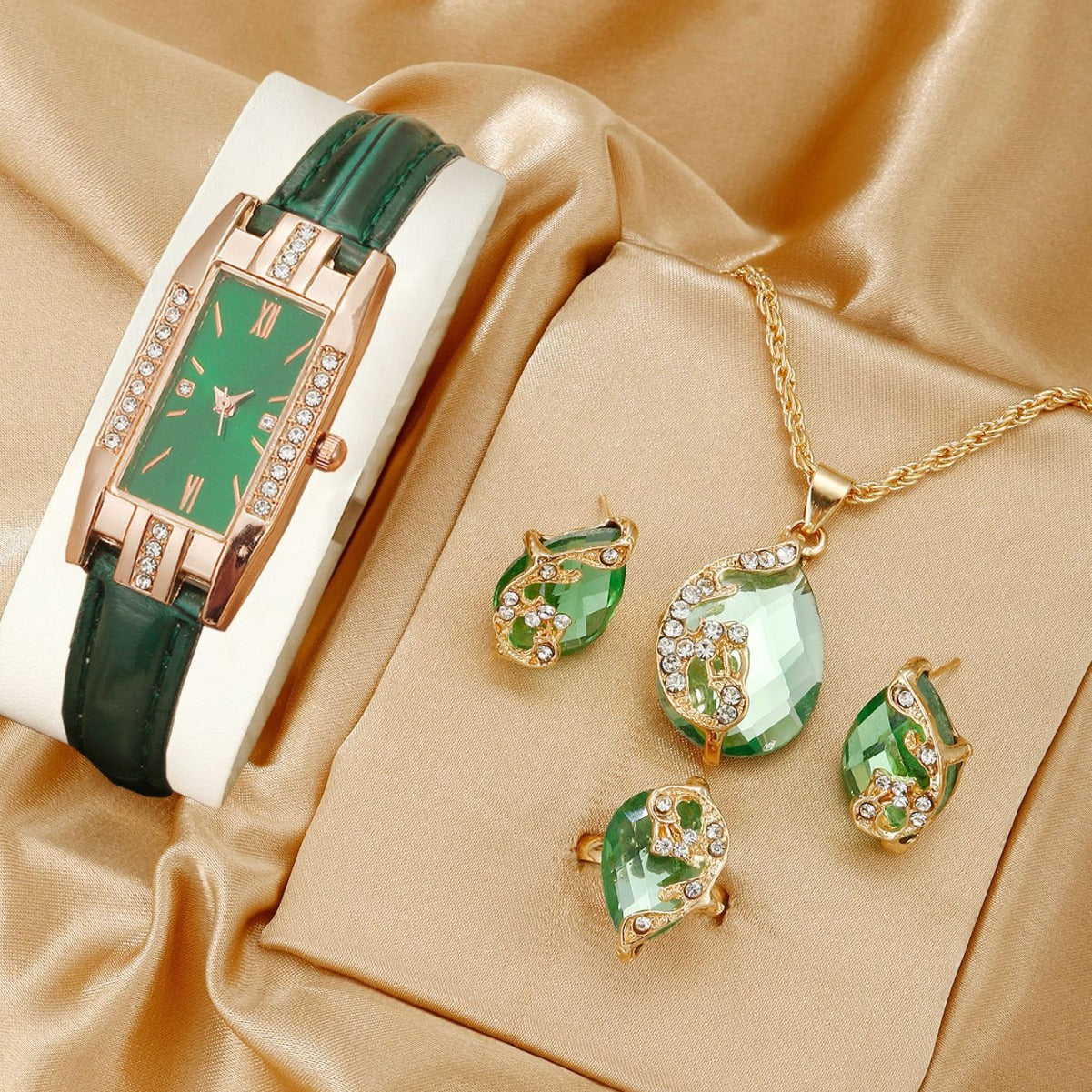 Women's quartz watch with leather strap - jewelry three-piece set
